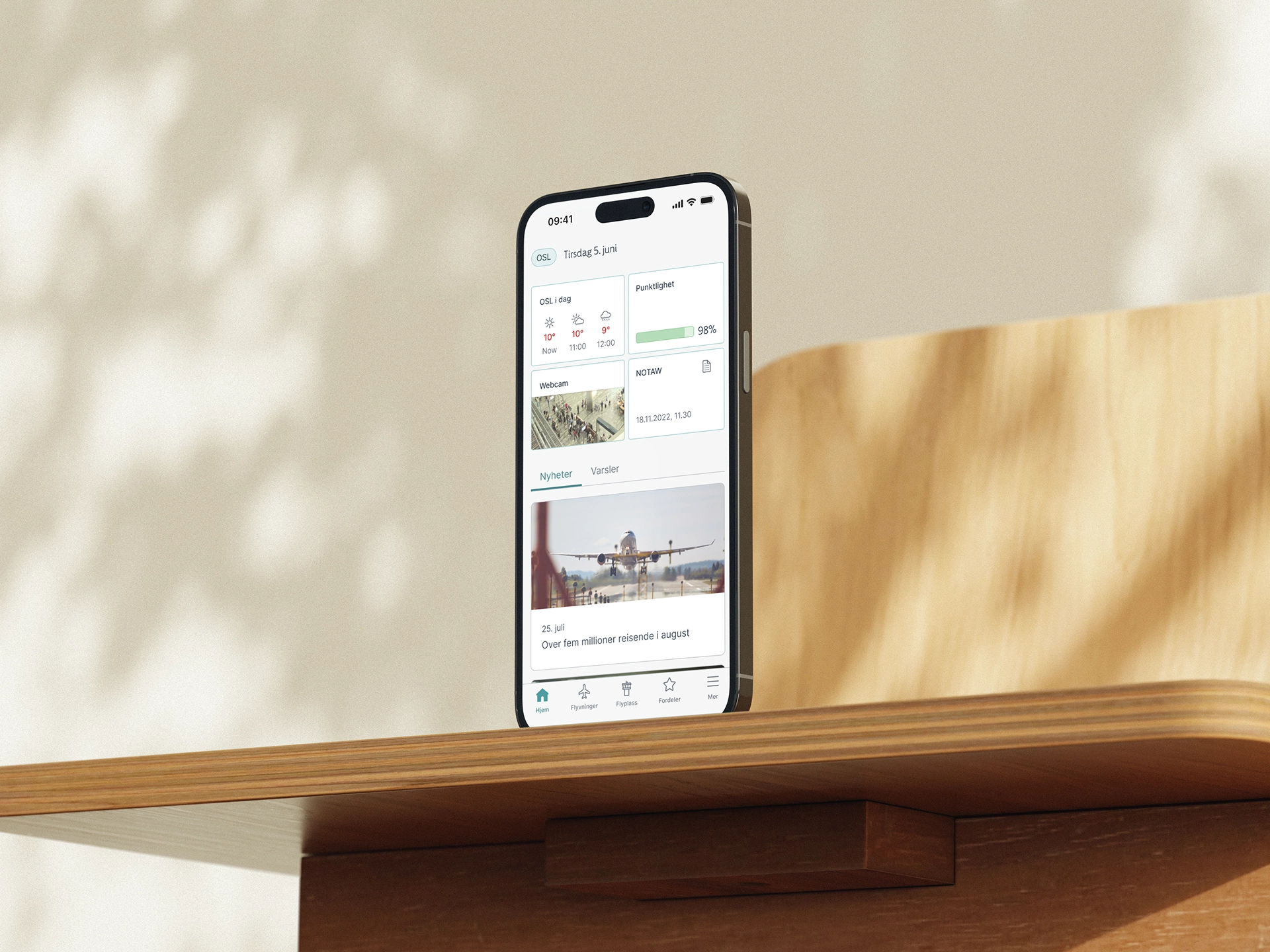 Mobilmockup av Avinor Community-appen — verktøy tilgjengelig i appformat.